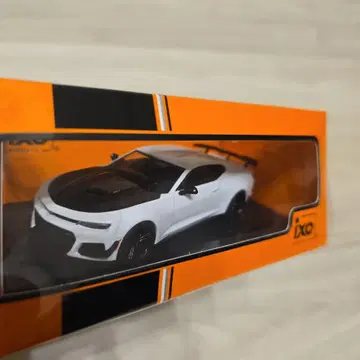 1/43 쉐보레 카마로 ZL1 2019 화이트 CLC542N