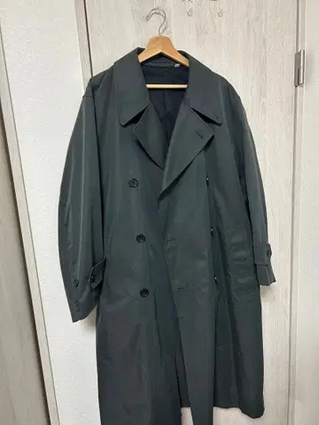 다크 그레이 트렌치코트 허리 벨트 포함