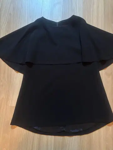 새상품급 DAMA collection 블랙 케이프 디자인 상의