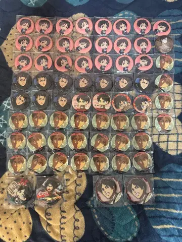 진격의 거인 엘렌 캔뱃지 66개 묶음 판매