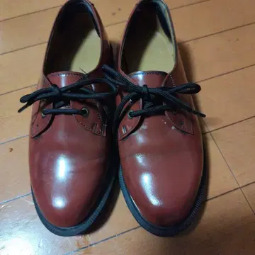 닥터마틴 로퍼 24.5~25 사이즈 40 정도