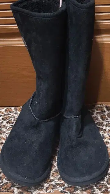 블랙 해골 큐빅 어그 부츠 24cm부터 24.5cm