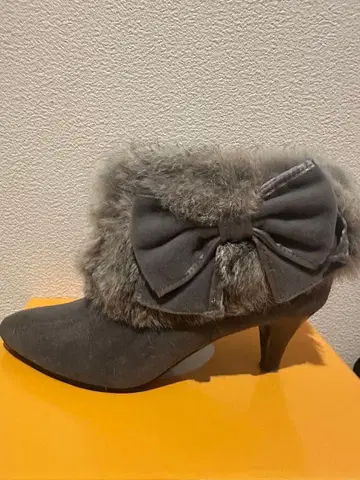 브리짓 버킨 그레이 퍼 부티 23.5