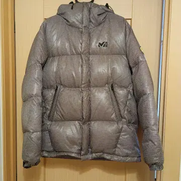 그레이 계열 체크 무늬 다운 자켓 후드 부착