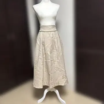 [ 노엘라 ] 베이지 플레어 롱 스커트 꽃무늬