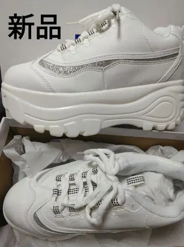 새상품 미사용 화이트 통굽 스니커즈 white 라메 라인 반짝반짝