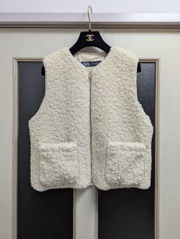 ZARA 무스탕풍 보아 베스트 S