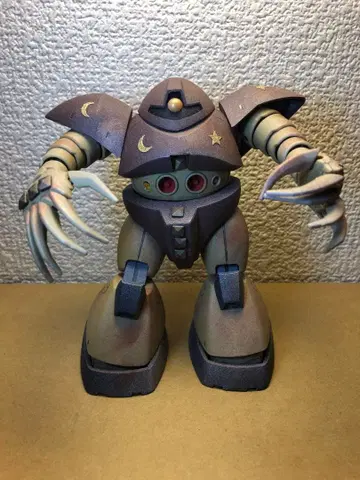 건담 시리즈의 건담 프라모델 완성품