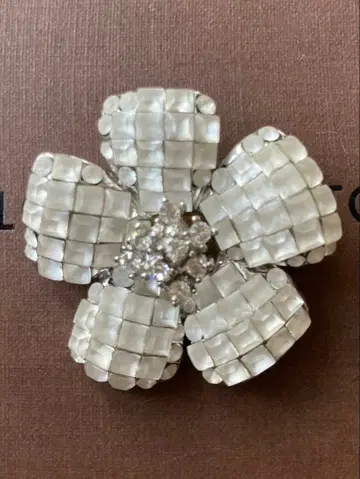 폭시 브로치 foxey BROOCH 'FLEUR' 화이트