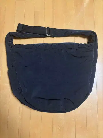 ITTI 이치 ANNIE PUFFER BIG MOON BAG