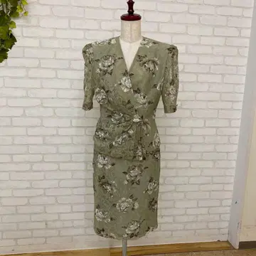 올리브 그린 플라워 프린트 스커트 셋업