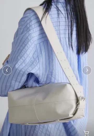 스퀘어 벨트 바디백 500ml 수납 가능 Aunt Marie's 화이트