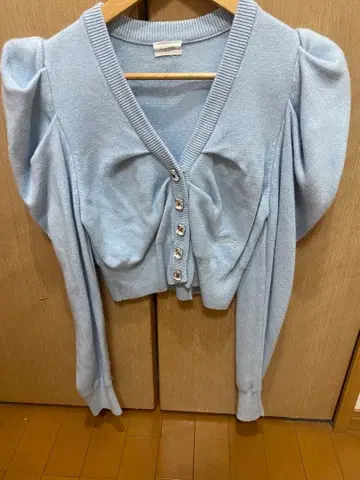 bibiy. 퍼프 슬리브 비쥬 가디건 BLUE