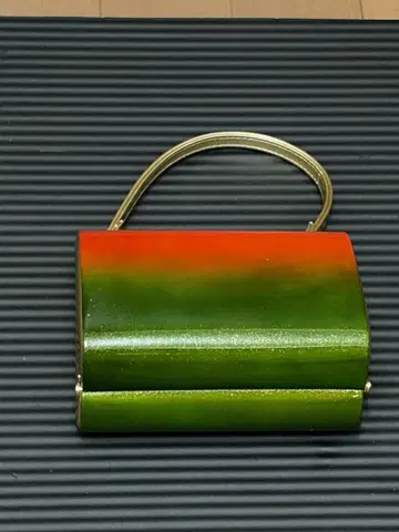 일본 의류용 백 그린과 오렌지 그라데이션