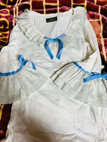 [ 거의 새상품 ] EXCENTRIQUE 티셔츠