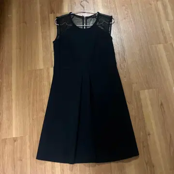 슬리브리스 블랙 무릎 기장 원피스