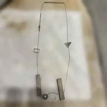 기하학 디자인 실버계 목걸이