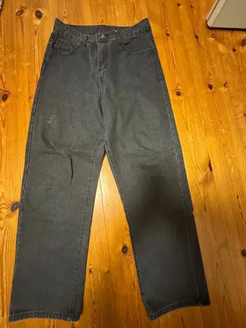 다크 그레이 스트레이트 데님 팬츠