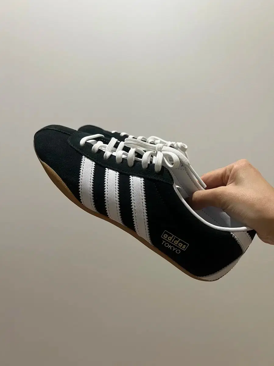 Adidas Tokyo Black 235 Like New