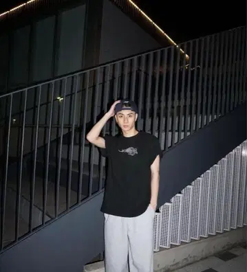 nobody t셔츠 화이트 컬러 쇼키치