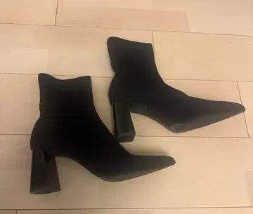 ZARA 블랙 숏부츠