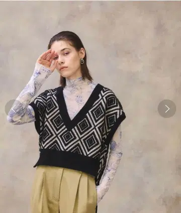 PUBLIC TOKYO 기하학 패턴 V넥 니트 베스트