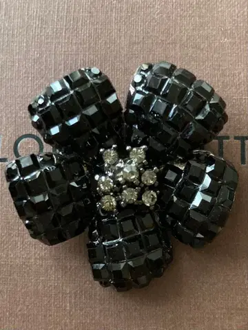 Foxey 브로치 Fleur 레어 블랙