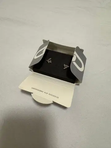 SEVENTEEN 8TH ANNIVERSARY 귀걸이