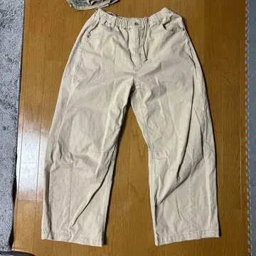 베이지 캐주얼 팬츠 보이즈룸