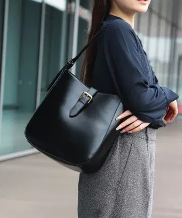 버클 핸들 토트백