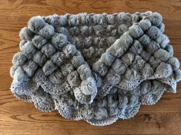 폼폼 숄 그레이