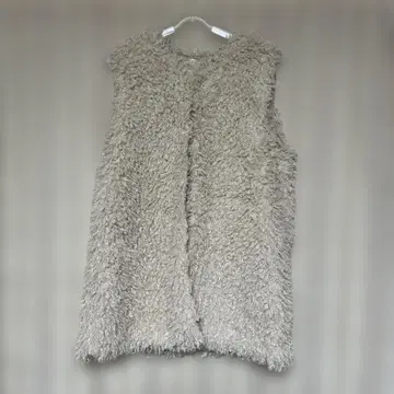 퍼 베스트 크림색