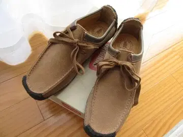 새상품급 클락스 왈라비 NATALLIE Suede 23cm