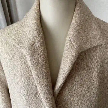 직조가 멋진 시빌라의 롱 코트