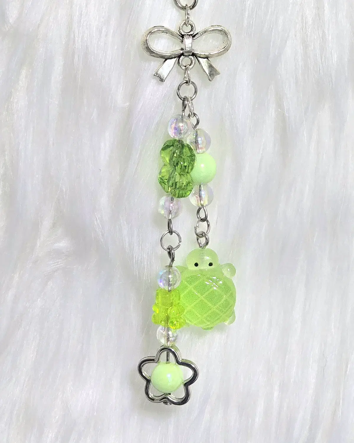 Two-line green turtle bead keychain :):