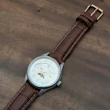 무브먼트 인 모션 손목시계 실버 다이얼 문페이즈 배터리 포함