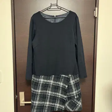 새상품급 긴팔 원피스 블랙과 그레이 체크 무늬