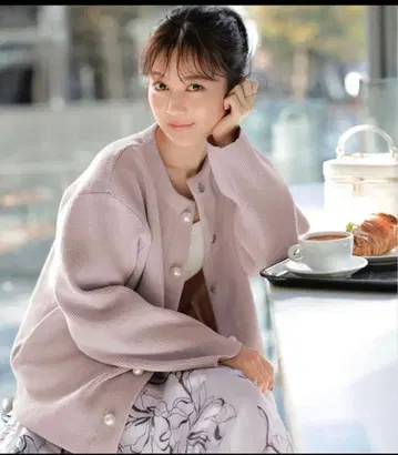 Apuweiser-riche 펄 버튼 코쿤 니트 자켓