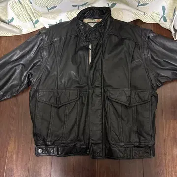 구제 의류 가게에서 산 가죽 자켓