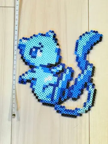 펄러비즈 작품 뮤우 색깔이 다른 것