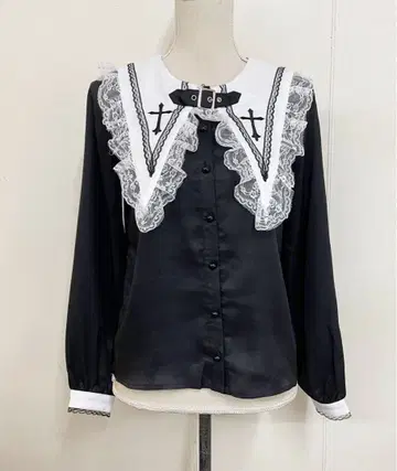 MARS MA*RS 벨트 포함 크로스 자수 블라우스