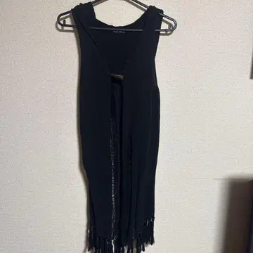 아우라 아이라 프린지 블랙 니트 베스트