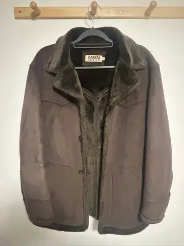 런치 코트 브라운