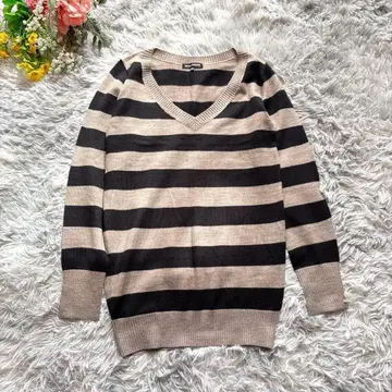 니트 보더 [ F ] 베이지 블랙 V넥 보나조르나타