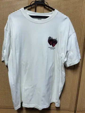 BUMP OF CHICKEN Strawberry T셔츠