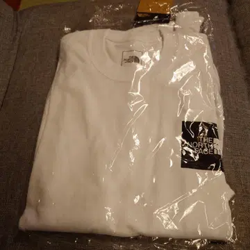 새상품 (가격 인하) 더 노스 페이스 긴팔 티셔츠 화이트
