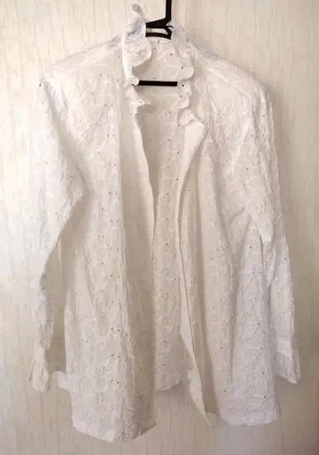 새상품급 일본제 f2 프릴 블라우스 화이트