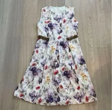 여성용 꽃무늬 원피스 미사용 새상품 M 사이즈 가을