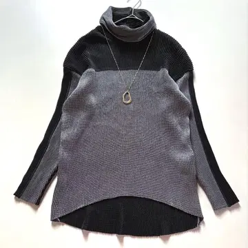 [ 새상품급 ] SPECCHIO 스페치오 배색 플리츠 터틀넥 풀오버