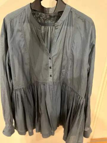 GREEN LABEL RELAXING 전방위 돋보이는 블라우스